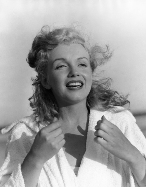 thecinamonroe:Marilyn Monroe photographed by Andre de Dienes on Tobay Beach, New York (1949).