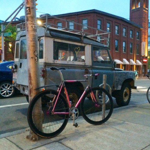 toy4x4runner: this old #landrover #4x4. #fixedgear #njs #makino #pink #cambridge