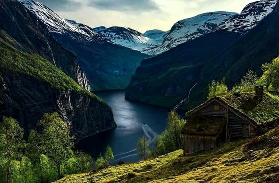 hammer-ov-thor:  Geirangerfjord, Norway