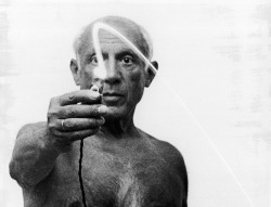 pletaeu:  Pablo Picasso light paintings 1949