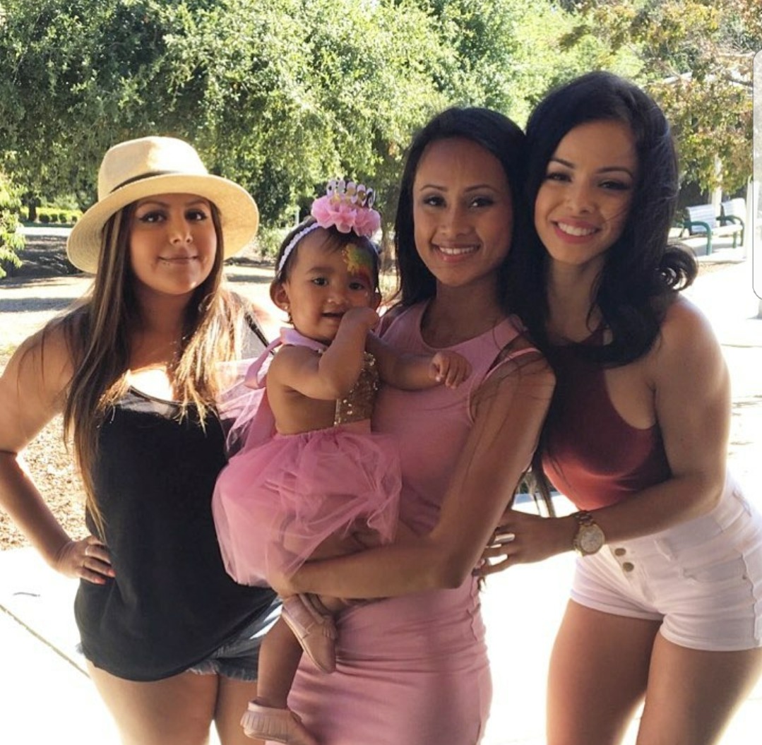 lilsisincest:  At my friends babys 1st bday she’s so cute