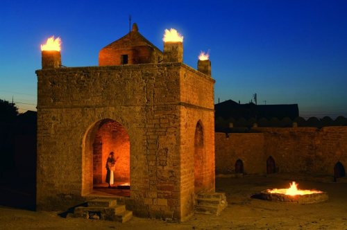 artofprayer-blog:The Baku Ateshgah or “Fire Temple” is an ancient Hindu castle-like religious temple