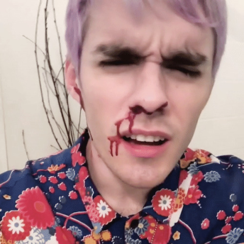 jenniferbodys:here are some blurry/bloody awsten icons for guys with a blood kink i guess