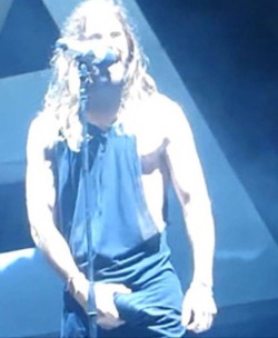 jcelebbulge:  Jared Leto is so hung 