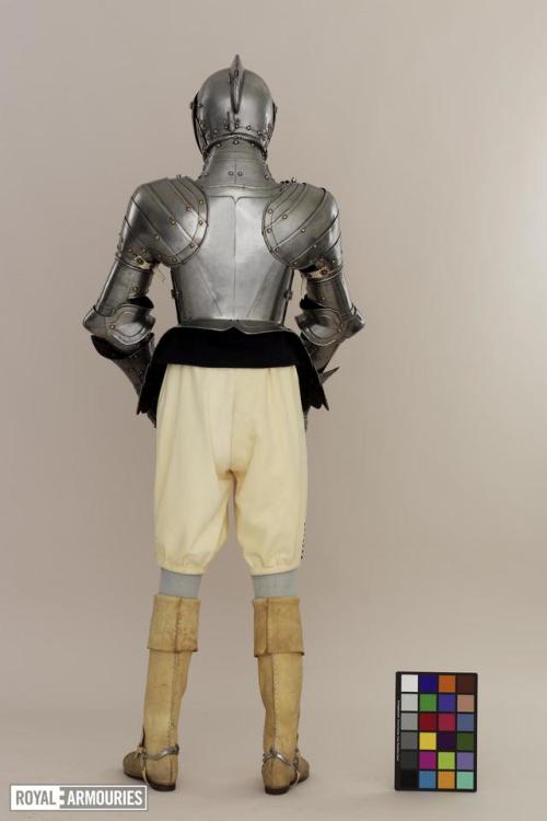 armthearmour:A small half armor for tournament in Peascod style, Greenwich, England, ca. 1610, house