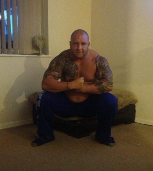 truckerbearjackie:  alwayshornybear:  Seb Dymond  hot piece of ass