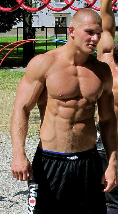 retoni:  retoni: VISIT & FOLLOW!http://www.retoni.tumblr.com