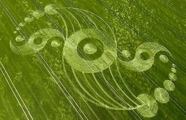 lolacshepard:  Codes of the cosmos? (Image Source)  “Irrespective of origin, crop