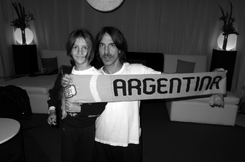 ..Bear and AK hanging tough in Buenos Aires at lalalalalapalooooozaaaaa…….