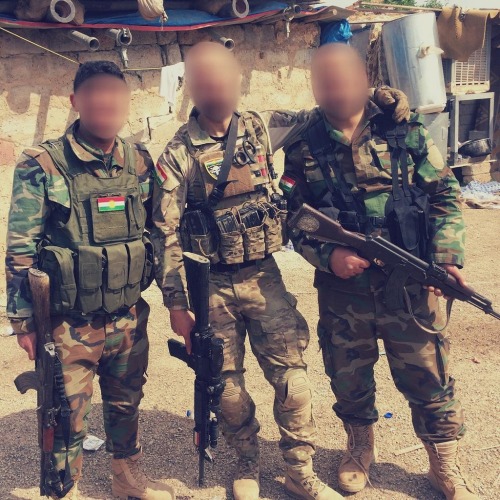 celtic-tactical:fnhfal:Norwegian volunteer soldier fighting the Islamic state.That MG