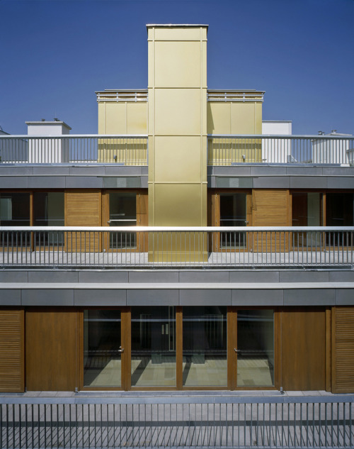 subtilitas: Adolf Krischanitz - Mandalahof Buddhist dormitory (on the roof of an existing urban lot)