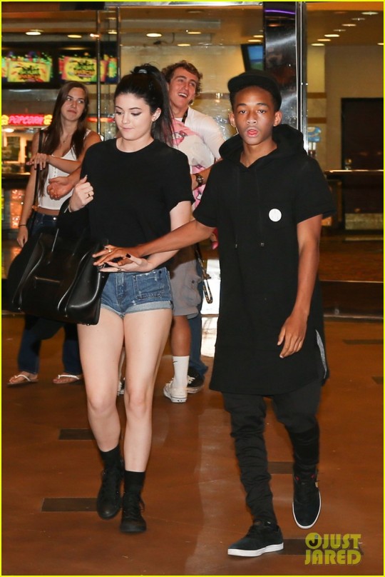 vanicotines:  do yall remember when kylie jenner and jaden smith were dating and they were coming out of that movie and jaden had kylie’s foundation all over his mouth from kissing her?because i do. 