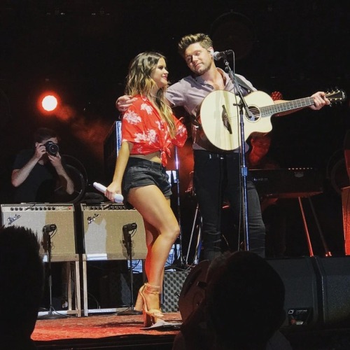  fangirlsohard: Another weekend, another concert. @marenmorris and @niallhoran rocked Irvine last ni