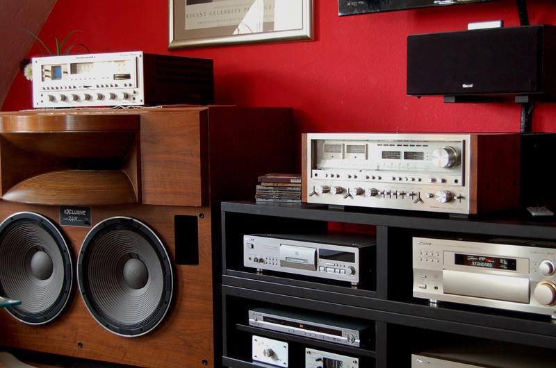 Speakers: Pioneer eXclusive 2401Receiver (right): Pioneer SX-1980Receiver (left):