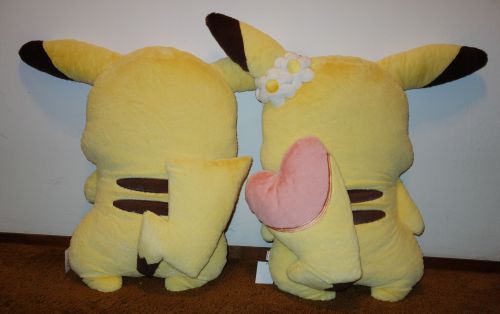 pacificpikachu: I got the huge Its’ Demo cushions thanks to @zombiemiki and I LOVE them! Their