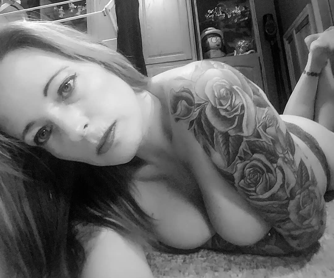 jojoangle:Happy Tuesday  Tumblers 😘