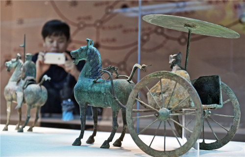 A Silk Road-themed exhibition, From Luoyang to Hexi Corridor, opened at the Luoyang Museum in Luoyan