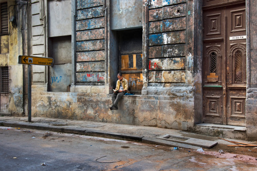 nevver:  It felt as if one’s entire world was one, long Sunday afternoon. Nothing to do. Nowhere to go. Steve McCurry