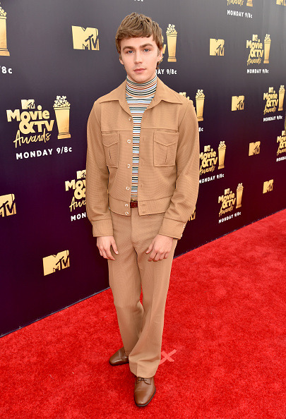 likeelliottsmithsings: 13reasonsvvhy: Miles Heizer attends the 2018 MTV Movie And TV Awards at Barke