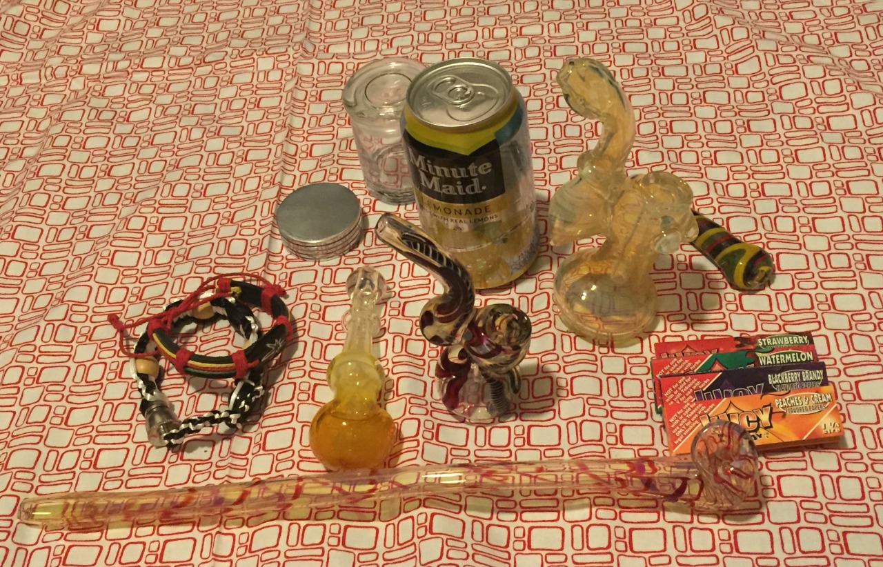 reeferkitten:  Giveaway includes:two bubblers pipe 12 inch pipe 4 juicy jay packs chillum grinder stash