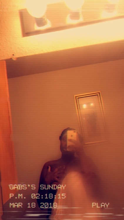 gabbygurl009:  selling my good pics and vids, hmu.