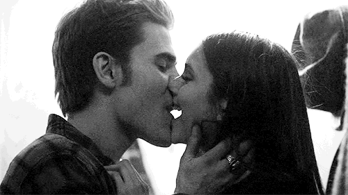 TVD 5x20 - Damon kisses Elena. I've had a really crappy day, and I needed  it