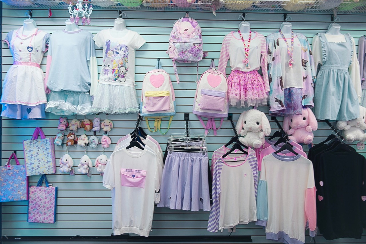 chiffon-fleur:  Cute shop alert: Ficklewish in Little Tokyo 💗 