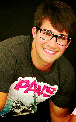 Big Time Rush Meme: Nine Outfits or Items of Clothing  [6/9] James, Carlos and Logan + glasses