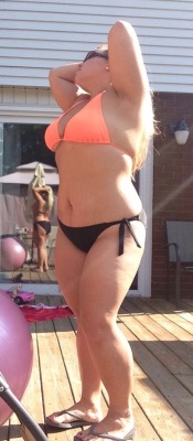 curvalicious77:  I was just looking at pics and seen this one, nothing great…… but man I miss warm weather!!!!