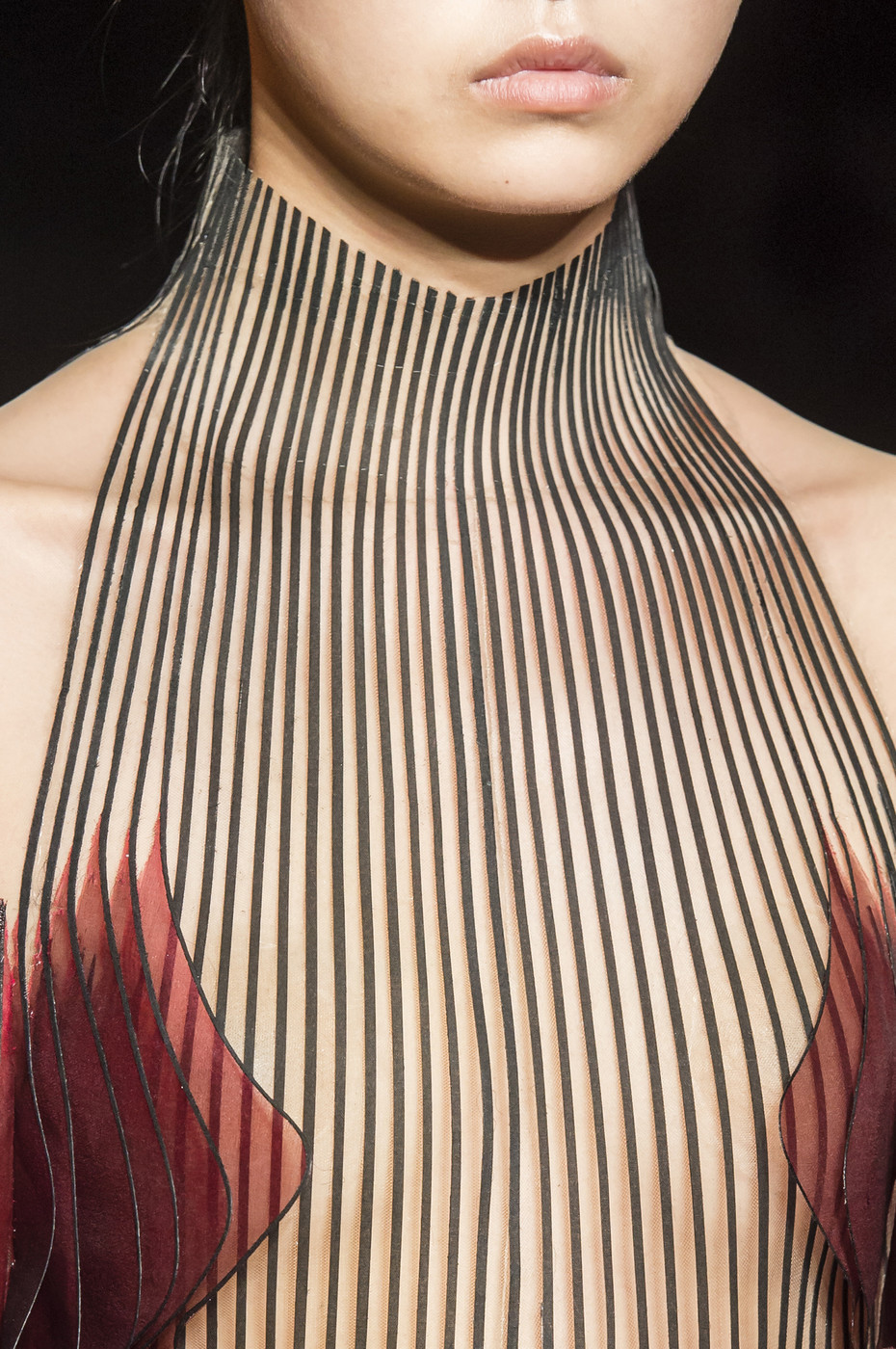 texturesandtextiles:  Iris Van Herpen Fall/Winter 2018 couture