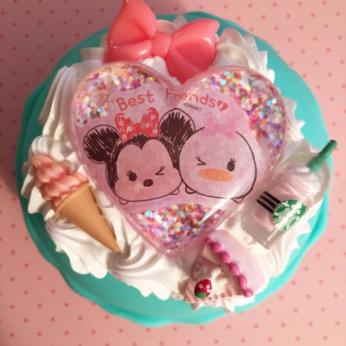 Best Friends macaron for my BFF @elizabetharney The Tsum Tsum heart piece was made by me #kawaii #de