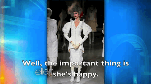 neednothavehappenedtobetrue: thatfunnyblog: Ellen with the latest insight on Fashion Week’s tr