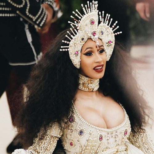 asapbroccoli:  Met Gala 2018: Best Headdresses  Lana Del Rey, Rihanna, Priyanka Chopra and Card