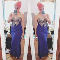 Ever since I wore a blue bathing suit for Zarya, I’ve been super into wearing tardis blue with my hair being pink =]