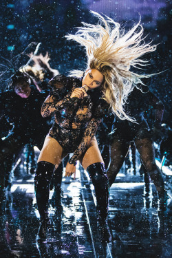 girlsluvbeyonce:  Formation World Tour in Philadelphia (Sep. 29)