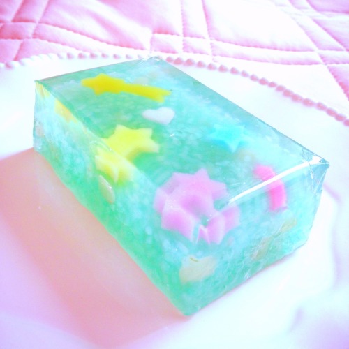 bitmapdreams:  Kyoto Summer Seaweed Jellies by Kyogashi sweets makers Tawaraya-Yoshitomi and Kameya-Kiyonaga. Bought at Daimaru and Isetan depachikas in Kyoto♪ 