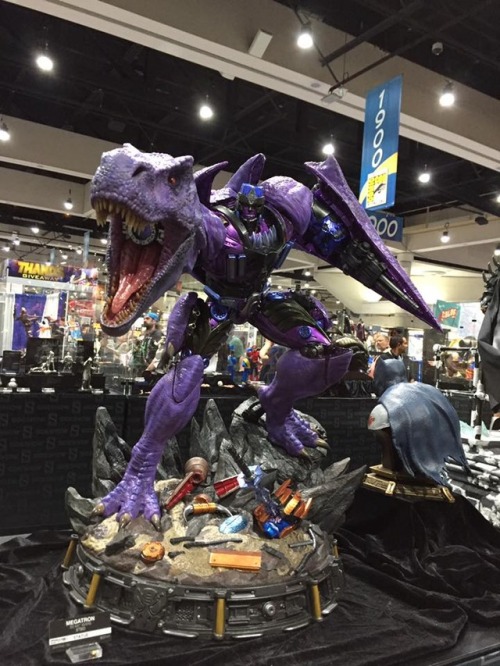 haxanbelial:  Megatron (Transformers: Beastwars) statue by Prime 1 Studio SDCC2017  O oO <3