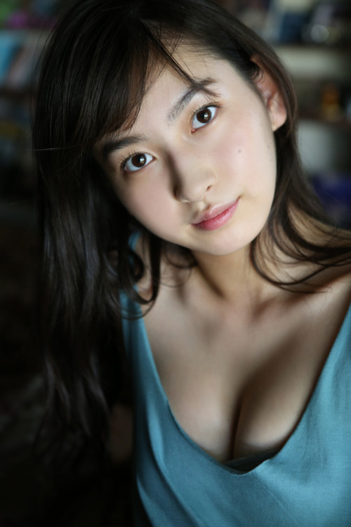 Akari Uemura