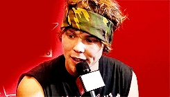 hoodzer:@Ashton5SOS: Okay who the hell ordered the strippers to our house rofl
