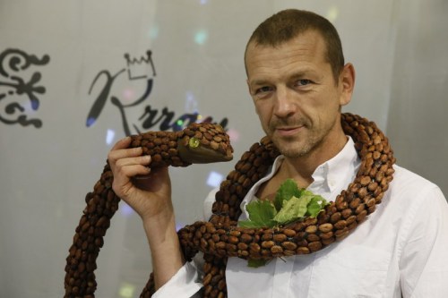 Gourmets get taste for ‘raw’ chocolate“Want to taste? Come on! It’s a bit like the sushi of chocolat