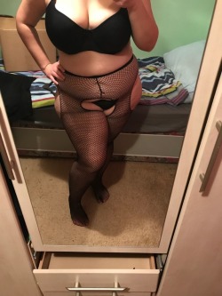 pearsy123:  Black and fishnets 🖤