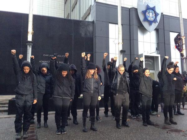 thepoliticalfreakshow:  BREAKING: #BlackLivesMatter Protesters Chain Themelves To