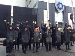 Thepoliticalfreakshow:  Breaking: #Blacklivesmatter Protesters Chain Themelves To