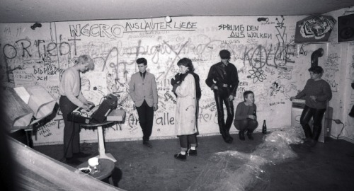 tomakeyounervous: Alex Hacke playing with Kiddy Citny (in the band Sprung aus den Wolken) to a small audience: Silvie Langenfeld (3rd from left), Blixa Bargeld (Einstürzende Neubauten, 4th from left), Risiko, Berlin, 1981, photo Anno Dittmer