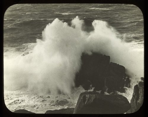 dame-de-pique: Wave breaking over rocks, 1900-1940