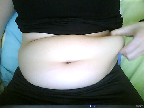 morefatbelly:  My belly looks like a pudding while the move!