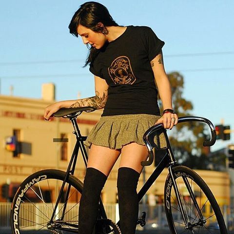 thebikemsg: Fixed it with Campagnolo! ✌ #fixiegirls #wheels #black #skirt #sunset #thebikemsg