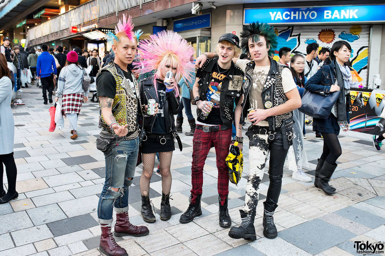 A group of punks drinking on the street in Harajuku. On the left is Kentaro from the Japanese pogo punk band The Erections.