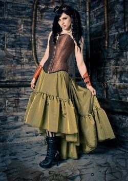 steampunk-girl:  Steampunk GirlSteampunk Girl Twitter
