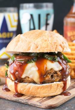 foodffs:  Big ’n Smoky Five Alarm BurgerFollow for recipesGet your FoodFfs stuff here